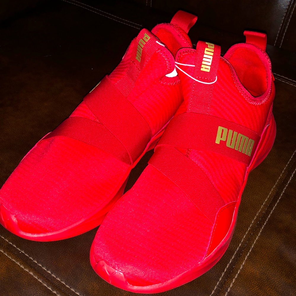 HOST PICK 🥰🥰🥰Puma Red Sneakers